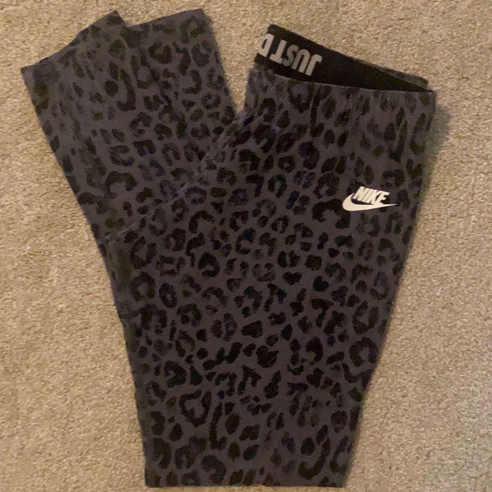 Large Nike Cheetah Print Gray/Black Leggings